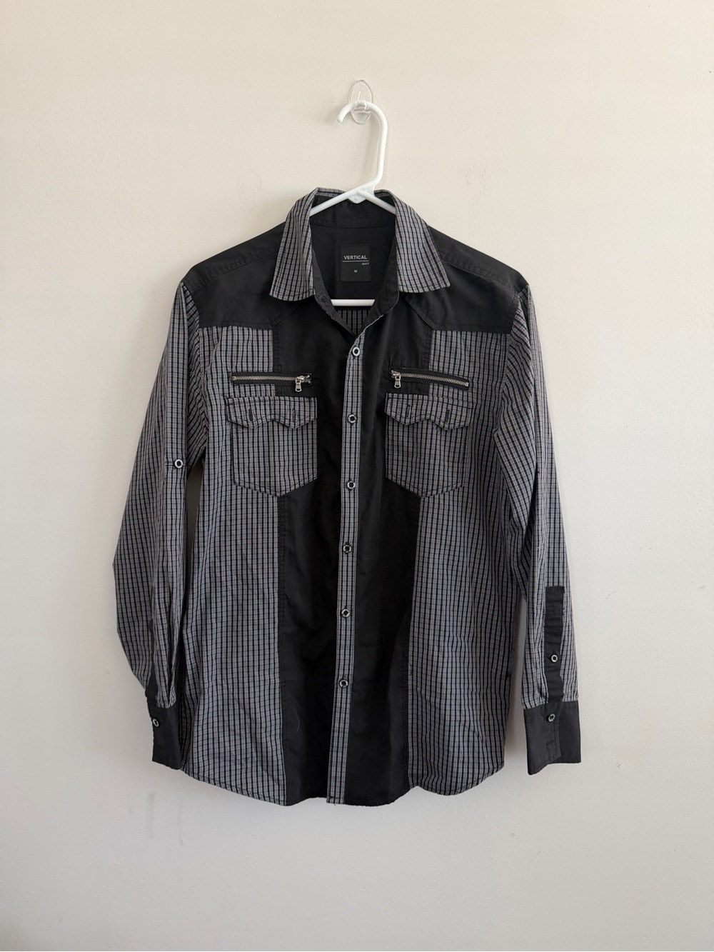 Vertical Men’s Black & Gray Checked Long-Sleeve Casual Button-Down Shirt